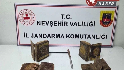 Nevşehir'de Jandarma Operasyonunda Tarihi Tevratlar Ele Geçirildi