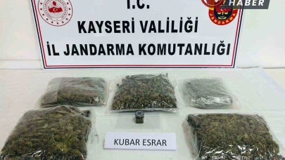Kayseri'de Sehpa Arasına Zulalanmış 4 Kilo Uyuşturucu Yakalandı