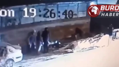 Bursa Osmangazi'de Başıboş Köpek 3 Kişiyi Isırdı: Polis Köpeği Vurdu