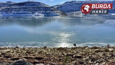 Bayburt'ta Gökçedere Göleti Buz Tuttu, Sıcaklık Eksi Derecelere Düştü