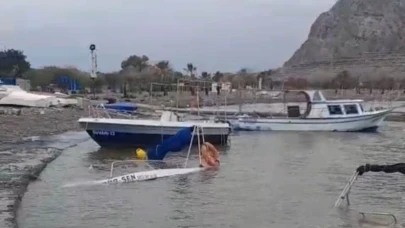 Silifke'de Şiddetli Fırtına Tekneleri Batırdı