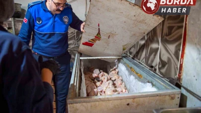 Adana'da Hijyen Skandalı: Dönerciden Kurtlu Salça ve Turşu Çıktı