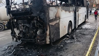 Silivri'de İşçi Servisi Alev Aldı Araç Kullanılamaz Hale Geldi