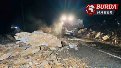 Şırnak'ta Ekipler Kaya Parçalarıyla Mücadele Ederken Ölümden Döndü