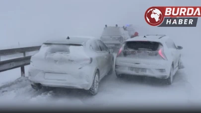 Sivas-Kayseri Yolunda Yoğun Kar ve Buzlanma Sonucu Zincirleme Kaza