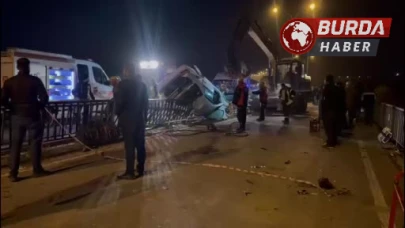 Afyonkarahisar’da Köprü Demirlerine Çarpan Araçta 1 Ölü ve 3 Yaralı