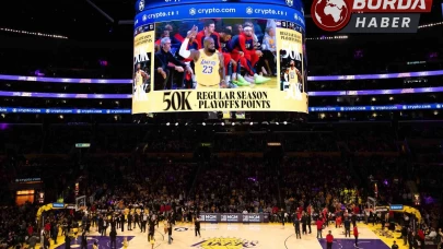 LeBron James, NBA tarihinde 50 bin sayı barajını geçen ilk isim oldu.