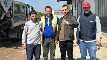 Temizlik işçileri çöpte kaybolan altınları bulup sahibine teslim etti.