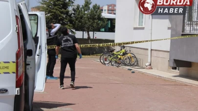 Cam silerken 4’üncü kattan düşen kadın hayatını kaybetti.