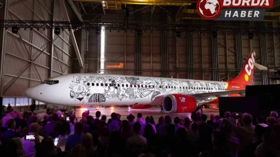 Corendon Airlines,dünyanın ilk tamamen dövme tasarımlı uçağını tanıttı