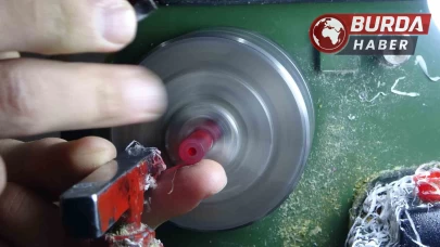 Usta ellerin ürettiği  "tespihler" 10 ila 15 bin TL arasında satılıyor