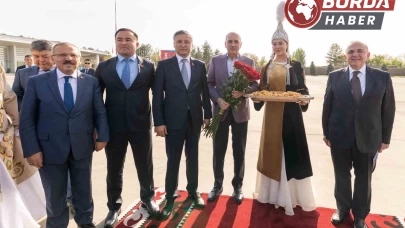 TBMM Başkanı Kurtulmuş resmi ziyaret kapsamında Kırgızistan’a geldi.