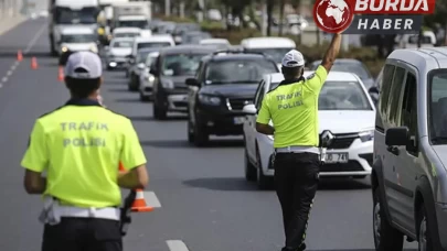 ’Dur’ ihtarına uymayan sürücü, polis memuruna çarpıp kaçtı.