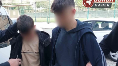 Samsun’da pompalı tüfekle ev kurşunlayan 2 çocuk yakalandı.