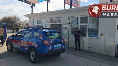 Suçluyu kovalarken kaza geçiren jandarma astsubay şehit oldu.