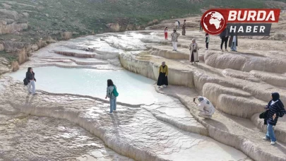 Van’ın Başkale ilçesinde bulunan travertenlere ziyaretçi akını