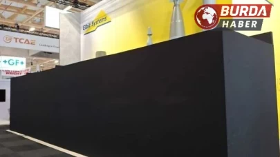 Paris Airshow’daki İsrailli stantlara siyah branda çekildi.