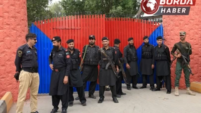 Pakistan’da deprem tahliyesinde 216 mahkum hapishaneden firar etti.