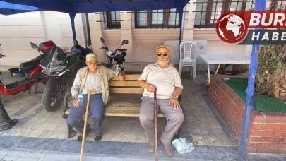 Aydın’da hava 39’u gösterdi, vatandaşlar gölgeye sığındı