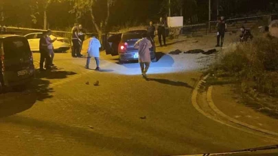 Uzun namlulu silahla tekel bayisi kurşunlayıp polisten kaçtılar.