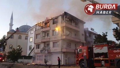 Yaktığı mangal ateşinden çıkan yangın evi küle çevirdi.
