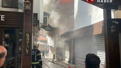 Tarihi çarşıda çıkan yangında zaman karşı mücadele ediliyor.