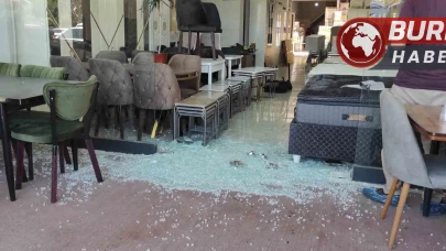 Çarşının ortasında yaşanan silahlı kavgada 4 kişi yaralandı