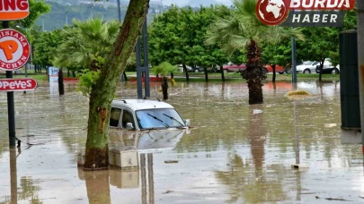 Vali Yıldırım:  "Bir kaybımız var inşallah canlı olarak ulaşırız"