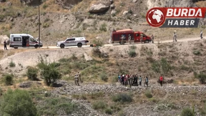 Tunceli’de kayıp gencin cesedi baraj gölündeki araçtan çıkarıldı.