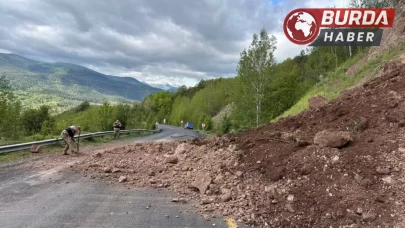 Ardahan-Posof kara yolunda toprak kayması meydana geldi.