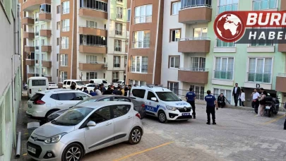 Bir kadın evinde ölü bulundu, eşinden de haber alınamıyor.