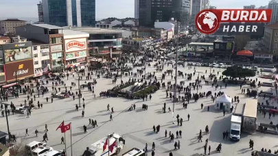 Esenyurt’ta vatandaşlar sokakta çıplak yürüyen Afrikalıyı dövdü.