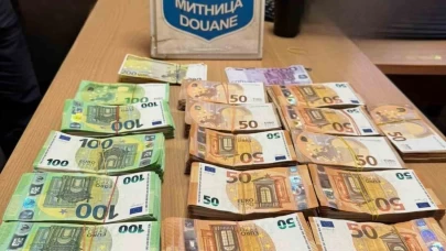 Tırlara gizlenen  200 bin euro sınırda yakalandı