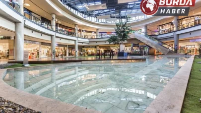 Bodrum’daki Midtown AVM'nin geri dönüşüm alanında yangın çıktı.