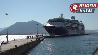 Bin 794 yolcu 740 mürettebatlı dev gemi Alanya iskelesine demir attı.
