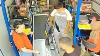 Marketin kadın kasiyerine yumruk atıp burnunu kırdı.