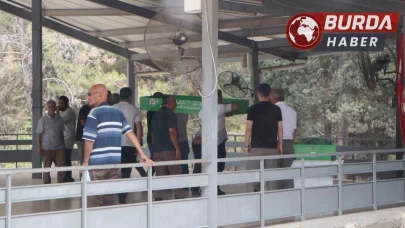 Anne ve kızı yan yana, baba ayrı noktaya defnedildi.