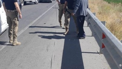 Motosiklet sürücüsü baba ve oğlu hayatını kaybetti.