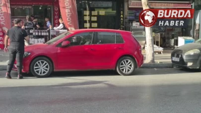 Sultangazi’de park halinde bir otomobil kurşun yağmuruna tutuldu.