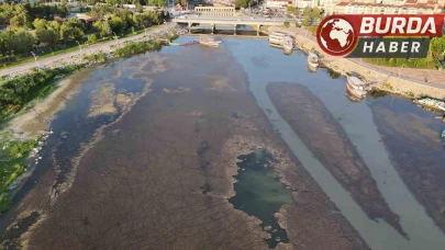 Beyşehir Gölü’nde sular çekildi, yeni adalar gün yüzüne çıktı.