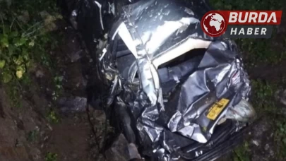 Kontrolden çıkan araç uçuruma yuvarlandı: 3 kişi öldü