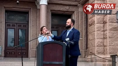 ABD'li kadın, kongre üyesi olabilmek için Kur’an-ı Kerim yaktı.
