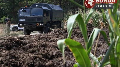 Polonya’da mısır tarlasına düşen yabancı madde patladı.