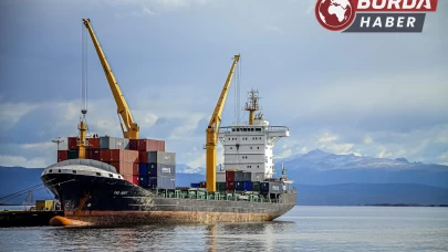 ABD’de kömür taşıyan bir yük gemisinde patlama meydana geldi.
