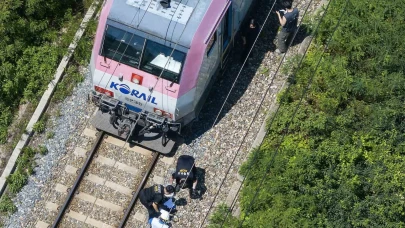 Güney Kore’de yolcu treni, demiryolunda çalışan işçilere çarptı.