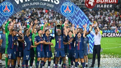 Paris Saint-Germain, Süper Kupa’yı ilk defa müzesine götürdü.