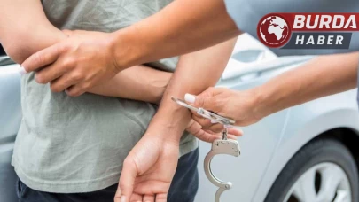 İzmir’de polisi darbeden saldırgan tutuklanarak cezaevine gönderildi.