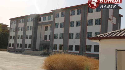 Diyarbakır'da belediyenin ruhsat vermediği okul, 2 yıldır açılamıyor.