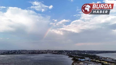 İstanbul’da fırtına sonrası gökkuşağı görenleri büyüledi.