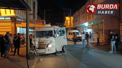 Dolmuş sürücüsü yaralı halde 600 metre sürdü ama kurtarılamadı.